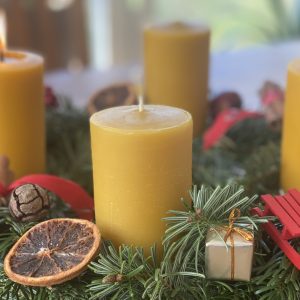 Adventskranz mit Bienenwachskerzen