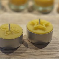 Teelichter aus Bienenwachs mit Motiv in Aludöschen (Auslaufmodell)